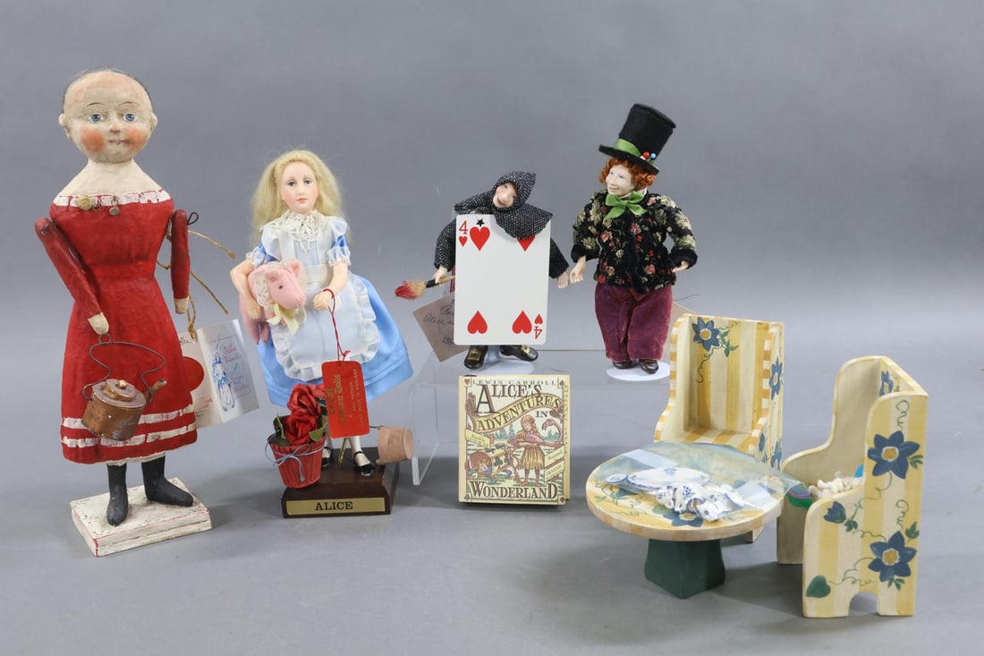 CONTEMPORARY ARTIST DOLLS.: LOT. Alice in Wonderland group - 8 1/2" "Alice" (from "Alice's Adventures in Wonderland and Through The Looking Glass"). English Costume Dolls by artist Ann Parker. 5 1/2" Tagged "Rose Painter", by