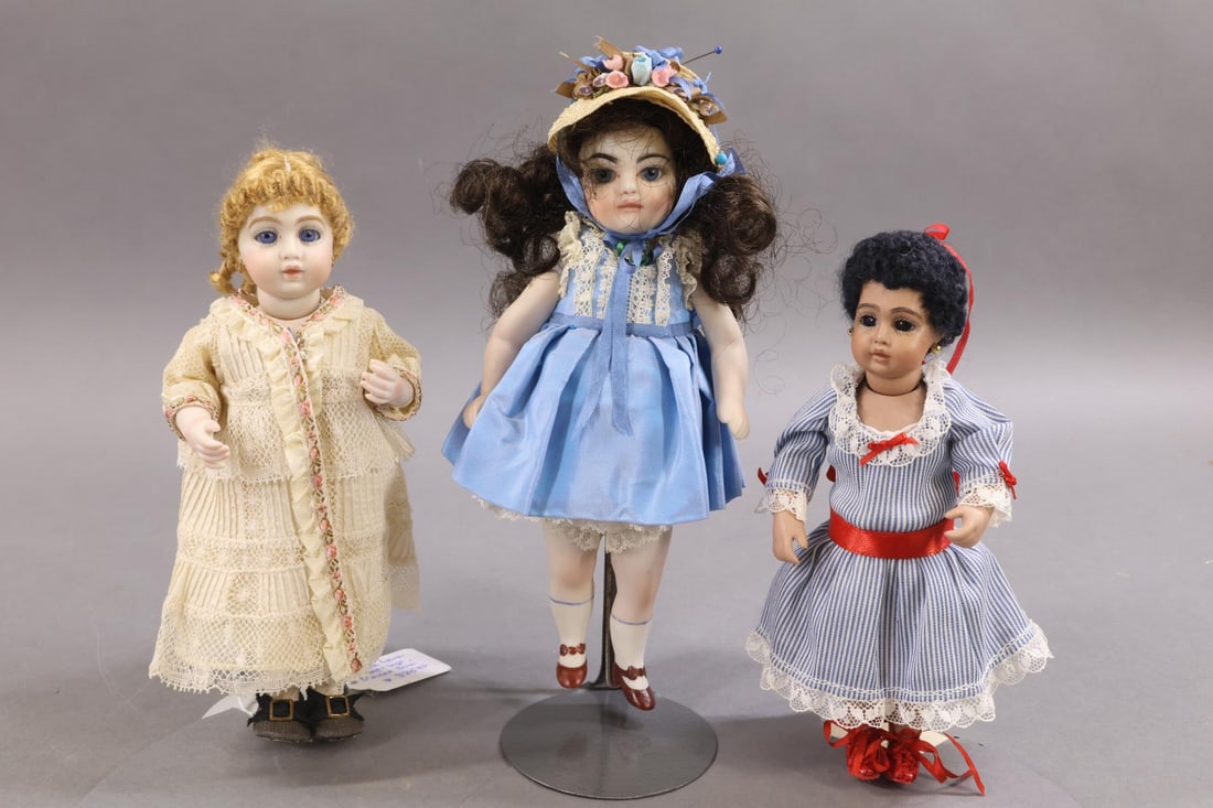 CONTEMPORARY ARTIST DOLLS. (1 of 8)