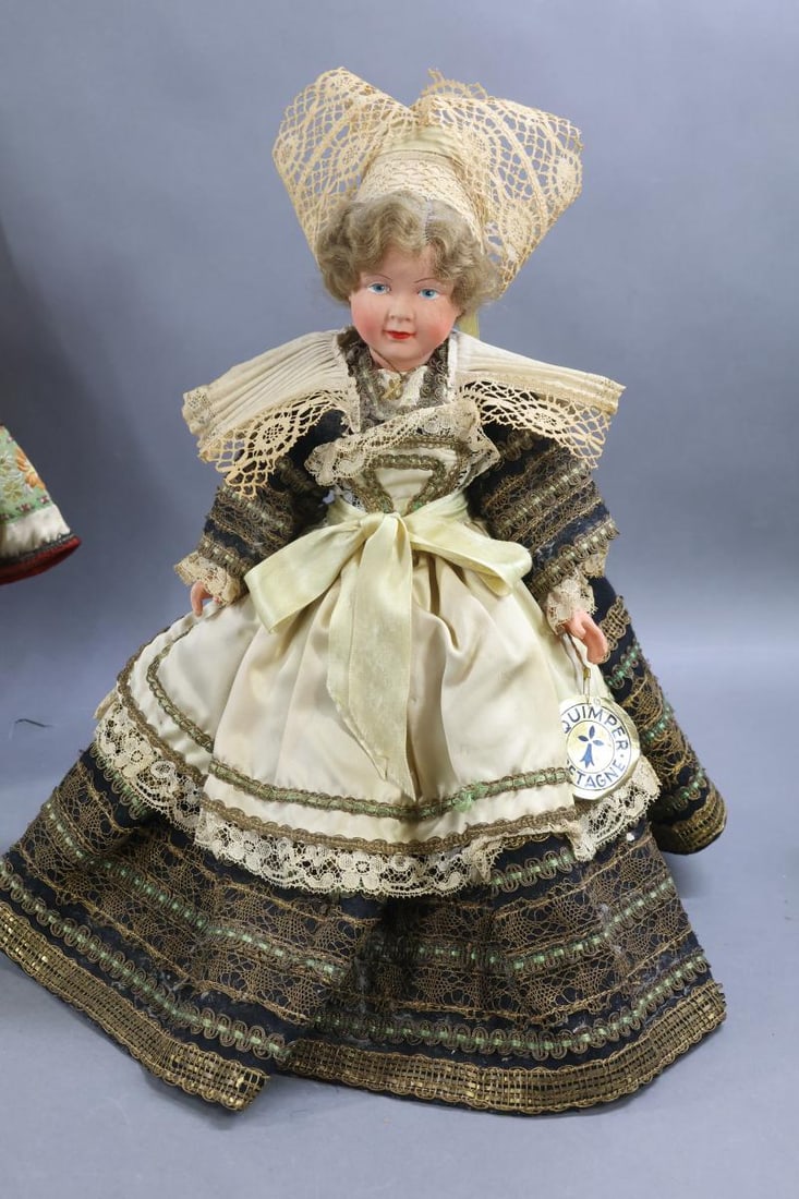 DOLLS REPRESENTING OTHER COUNTRIES. - 2