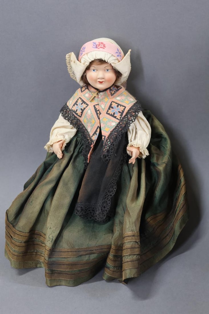 DOLLS REPRESENTING OTHER COUNTRIES. - 9