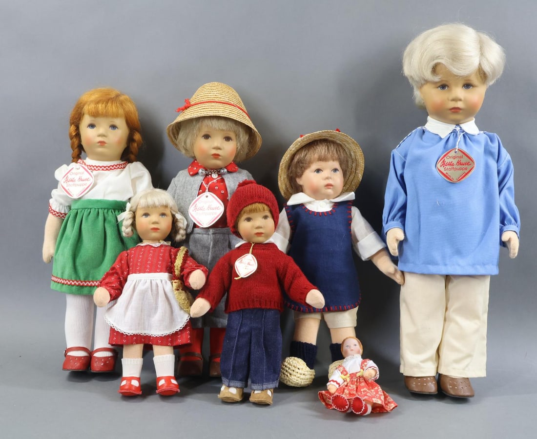 KATHE KRUSE.: LOT of (7) dolls. (6) Of these MINT dolls have the hard plastic heads, painted features, HH wigs, cloth bodies. All original clothing and shoes. (2) 10" Dolls have their Modell Hanne Kruse hang tags.