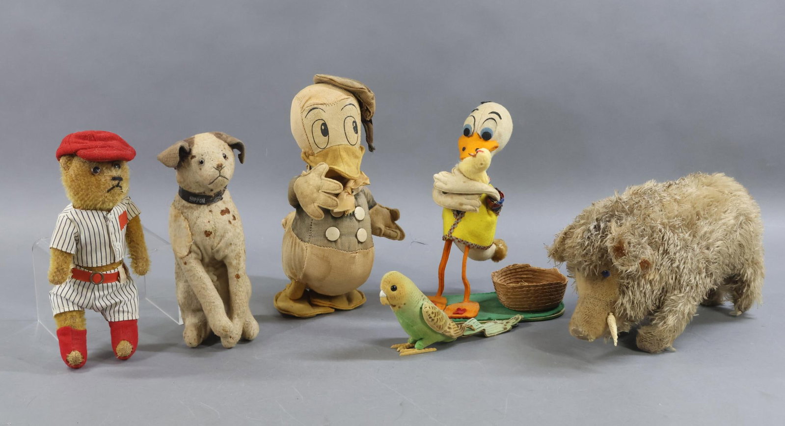 VINTAGE ANIMALS/STEIFF.: LOT of (6) items. 10" Tagged 1930's Walt Disney "Donald Duck" with painted oilcloth eye area. Felt bill, hands and feet, cloth body. Condition: originally had a plush/type body but it has worn off.