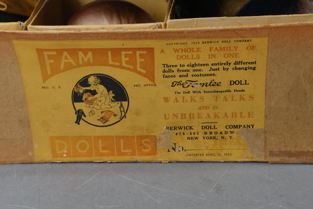 FAMLEE DOLL SET. - 13