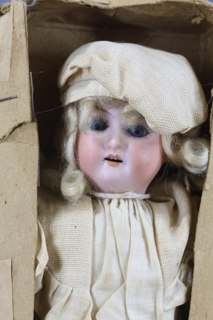 GERMAN BISQUE DOLLS. - 10