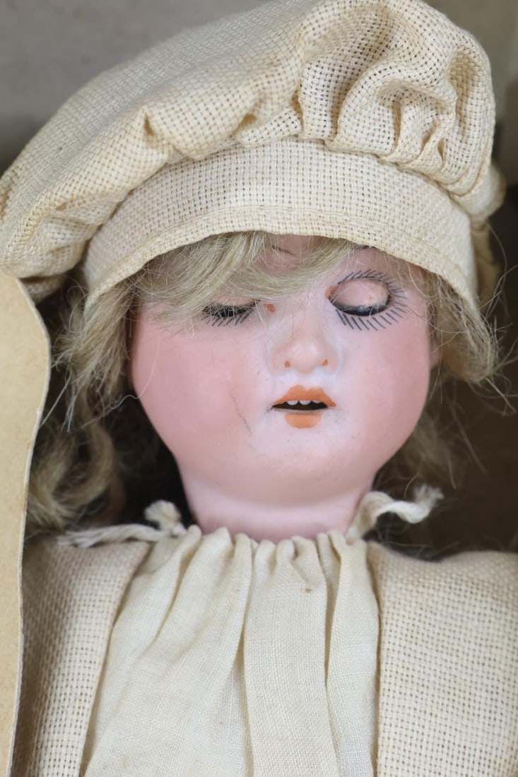 GERMAN BISQUE DOLLS. - 12