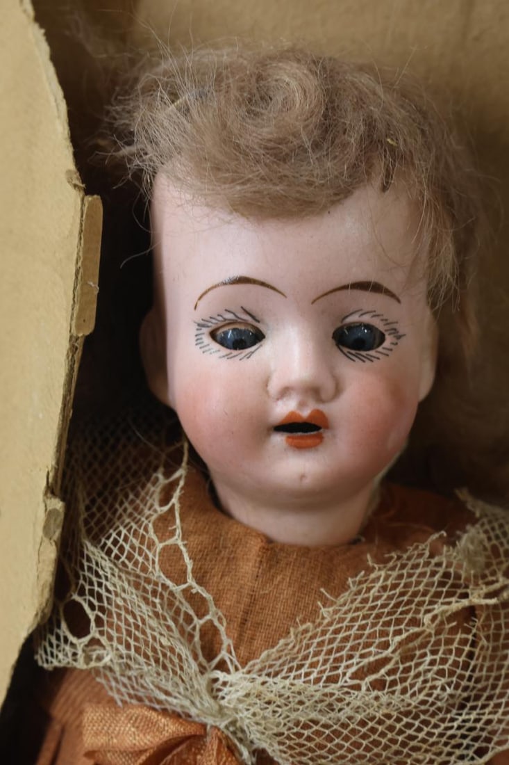 GERMAN BISQUE DOLLS. - 16