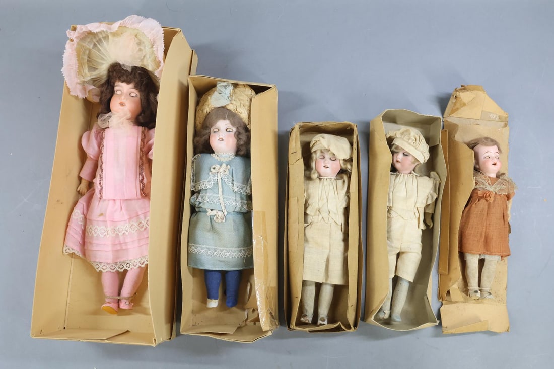 GERMAN BISQUE DOLLS. (1 of 17)