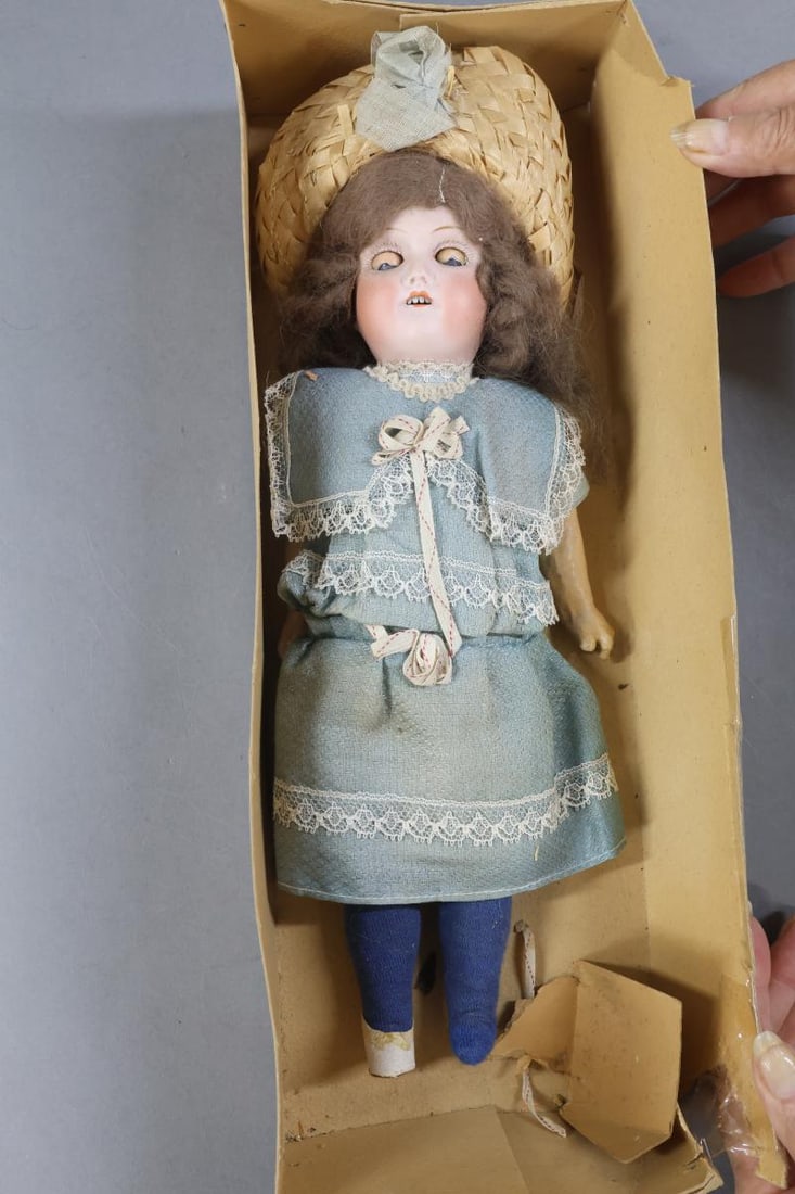 GERMAN BISQUE DOLLS. - 5