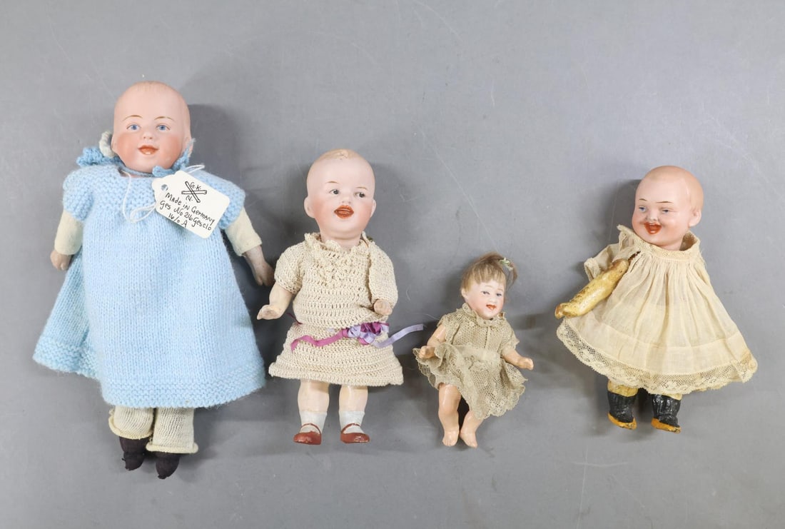 GERMAN BISQUE CHARACTER DOLLS.: LOT of (4) baby dolls with solid domes. All of them have open/closed mouths. All have painted eyes. (3) Have painted hair, (1) is wigged. 9" GEBRUDER KNOCH 1912 baby shoulder head doll with cloth body