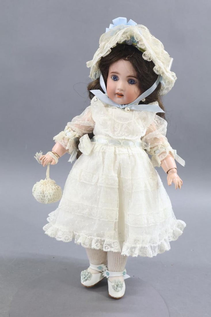 ANTIQUE FRENCH BISQUE HEAD DOLL. (1 of 10)