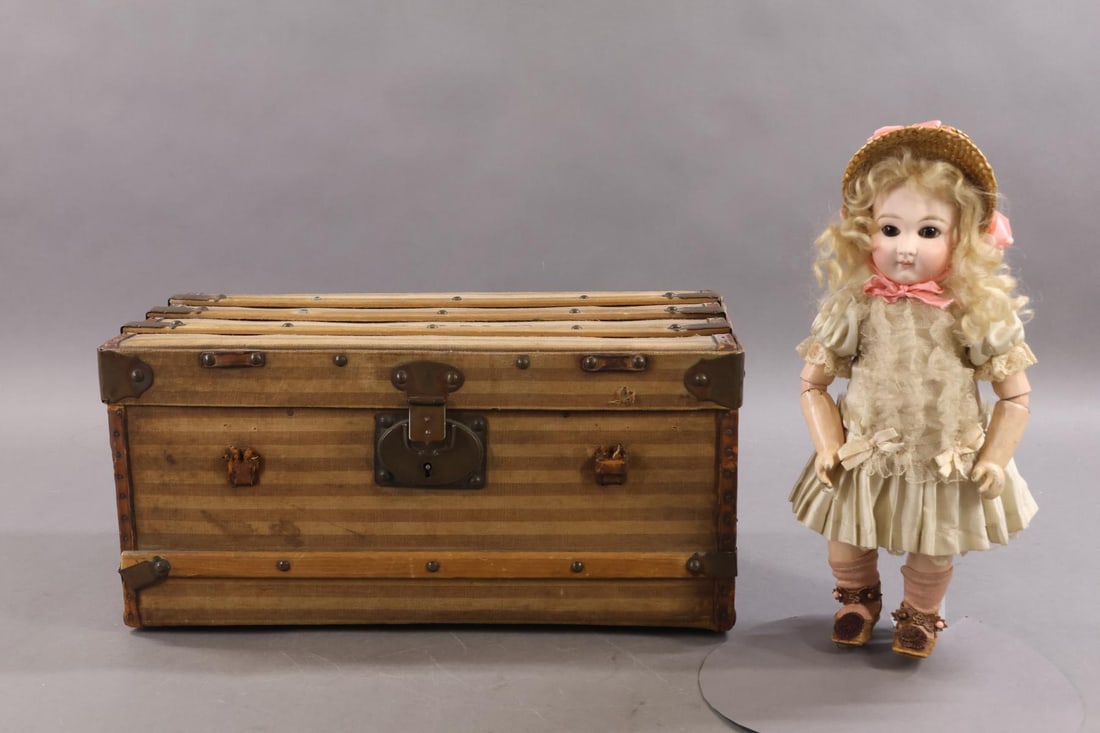 ANTIQUE FRENCH BISQUE HEAD DOLL. (1 of 20)