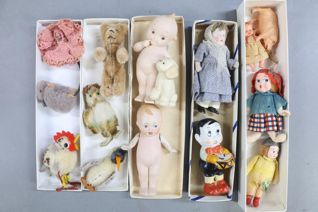 STEIFF/SCHUCO/MINI DOLLS.: LOT of ANTIQUE/VINTAGE items. STEIFF - (2) Wool pom animals. "Rooster", glass eyes. Raised silver button, yellow tag 1508. Unmarked "Mouse". SCHUCO - Mohair 2 1/2" "Penguin", 2 3/4" "Owl". Unmarked