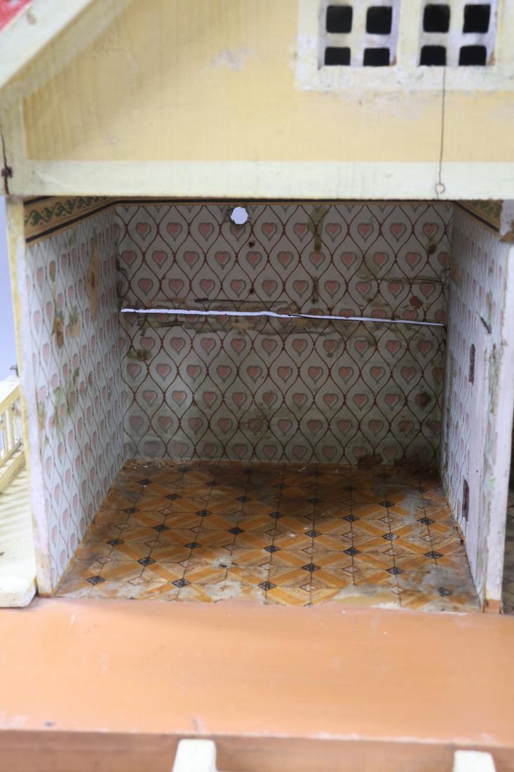 GOTTSCHALK DOLL HOUSE. - 11