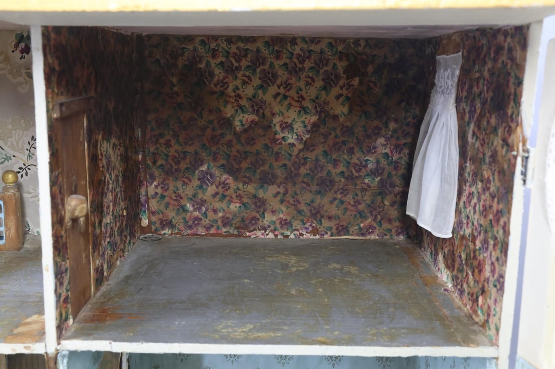 GOTTSCHALK DOLL HOUSE. - 18