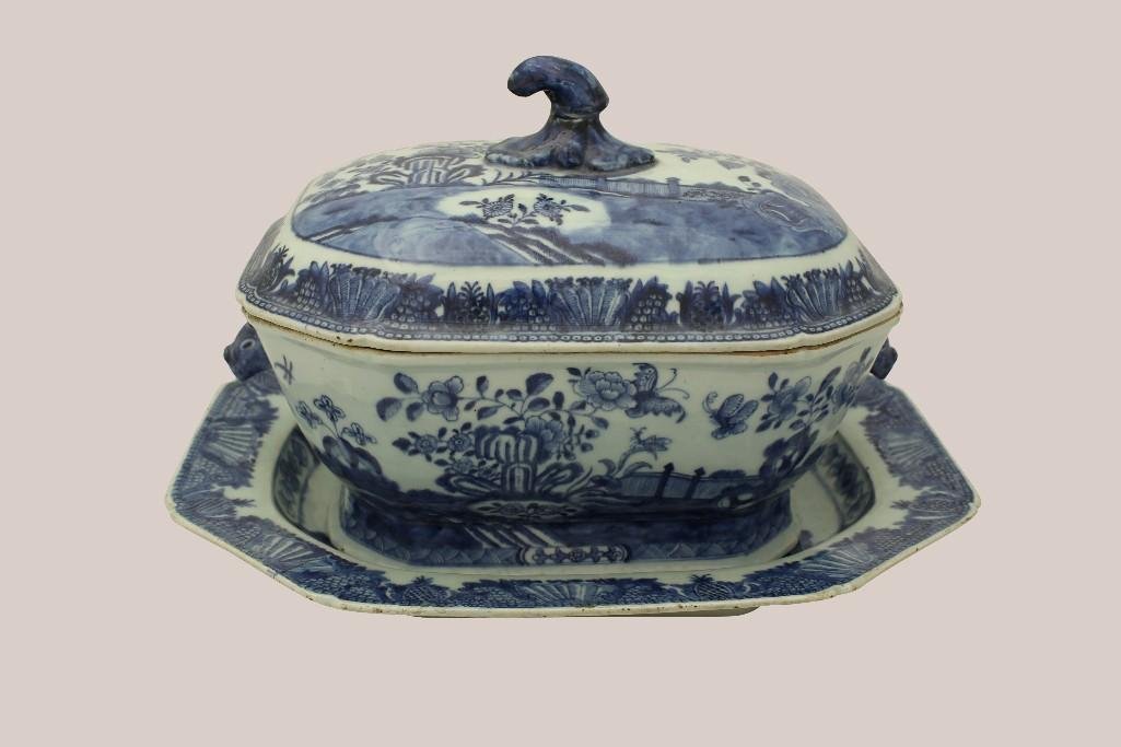 Large Blue & White Lidded Tureen (1 of 3)