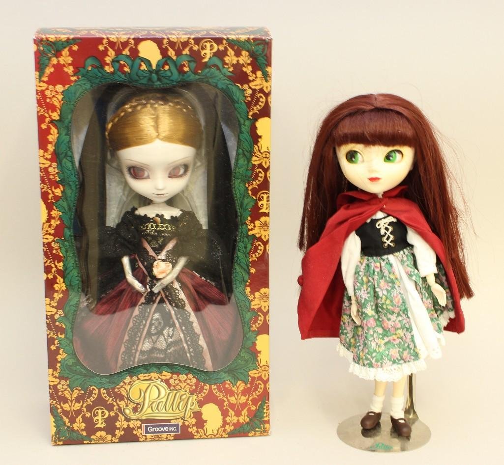 PAIR OF PULLIP GROOVE DOLLS: (1 of 1)