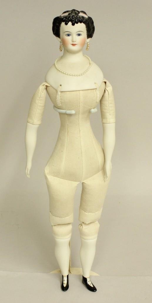 17" 1964 REPRODUCTION PARIAN "COUNTESS DAGMAR" STYLE: Pink lustre band in front, gold band in back. Pierced ears. Well constructed cloth body is labeled: PAT-APP. FOR LEE-ED. No clothing. Condition: nothing observed.