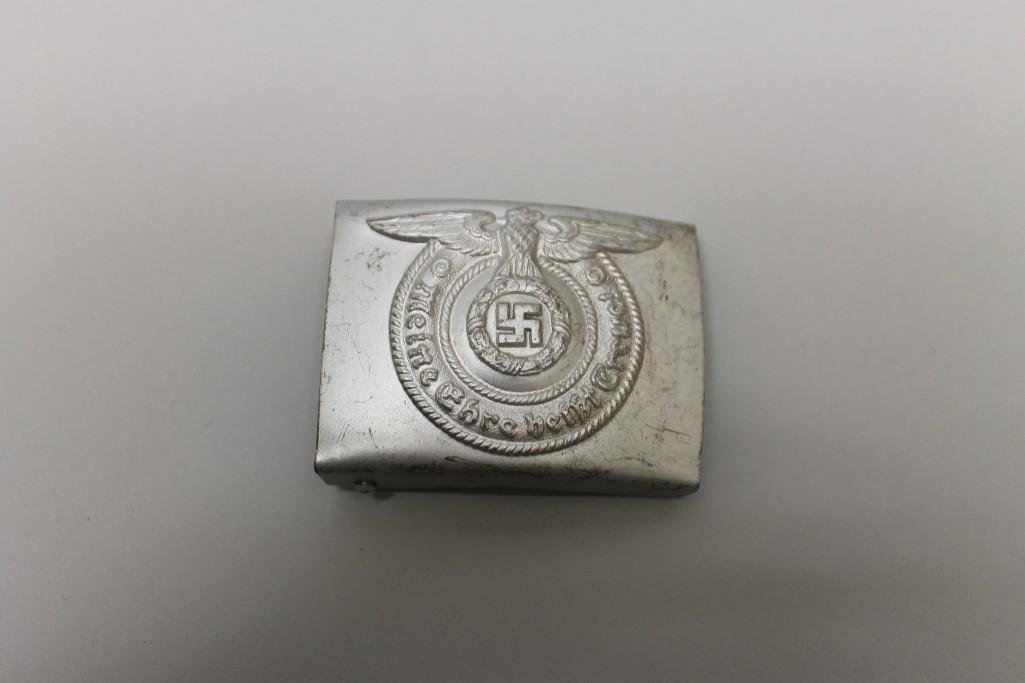 German WW II Waffen SS enlisted belt buckle.: German WW II Waffen SS enlisted belt buckle. Buckle displays a matte aluminum finish on a steel body. Reverse is stamped with the "A"/A&S" Assman logo. Steel catch pins show the cor