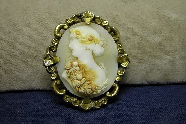 Cameo Pin/Pendant.