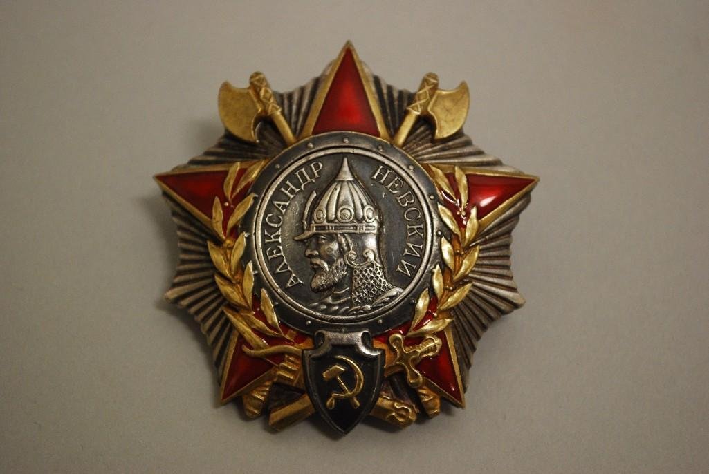 Soviet Order of Alexander Nevsky: Order of Alexander Nevsky (type 2) presents engraved number on reverse at bottom right "8104".