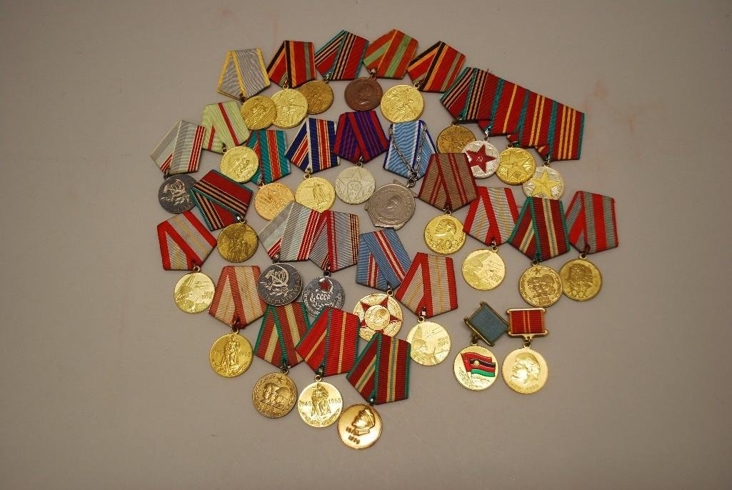 Grouping of Soviet Anniversary Medals: Grouping of 31 Soviet anniversary medals including ones related to ; WWII, Soviet Army, Lenin's birth and others.