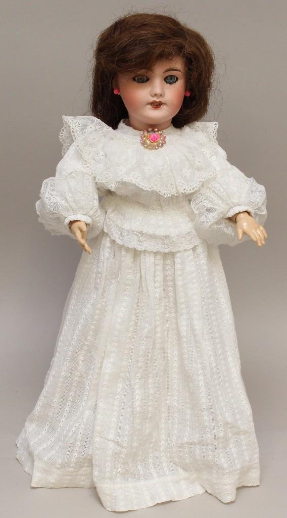 19 1/2" S.F.B.J. 301 PARIS 8 ANTIQUE BISQUE HEAD DOLL. (1 of 4)