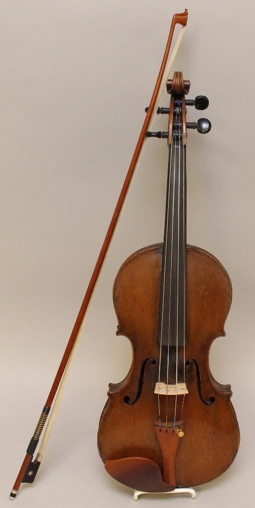 Caspar Da Salo in Brescia Violin and Bow (1 of 7)