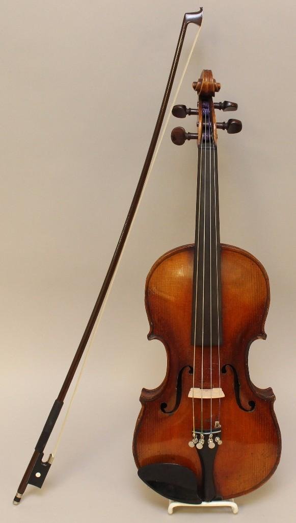Jacobs Stainer Conservatory Violin with Glasser Bow (1 of 9)
