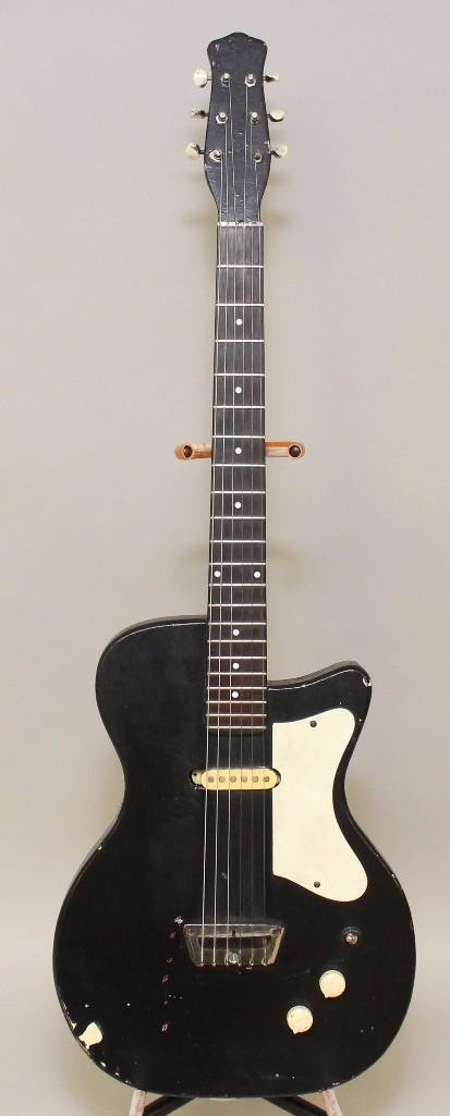 Danelectro U-1 1950s Electric Guitar (1 of 7)