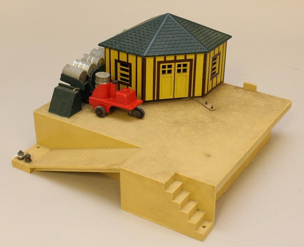 American Flyer Oil Drum Loader (1 of 3)