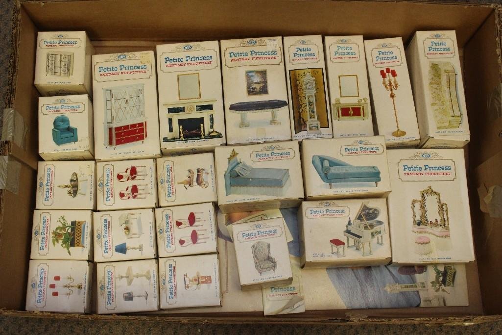 LOT OF MIB "PETITE PRINCESS" RED FANTASY ROOM WITH (1 of 5)