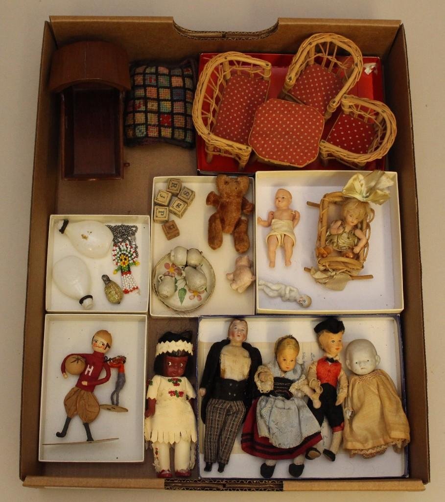 LOT OF ANTIQUE & VINTAGE SMALLS & MINIATURES. (1 of 4)