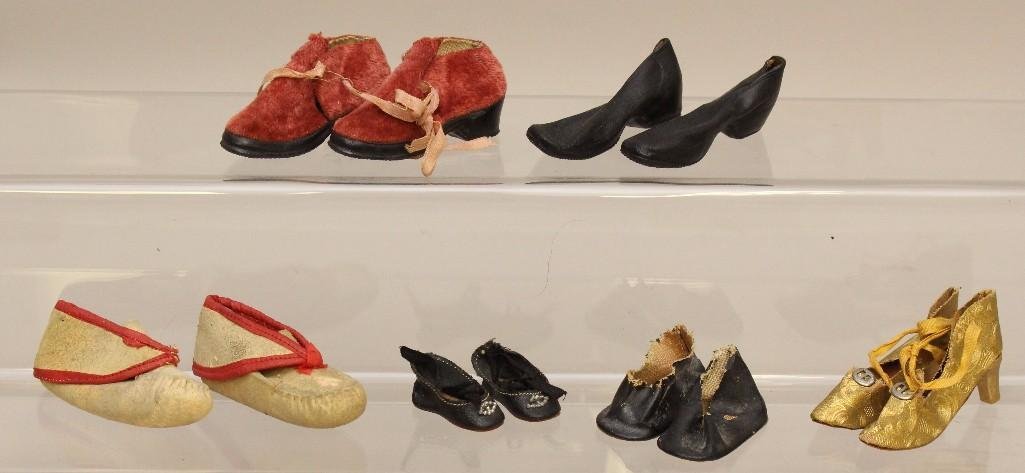 LOT OF (6) PRS. ANTIQUE DOLL SHOES. (1 of 2)