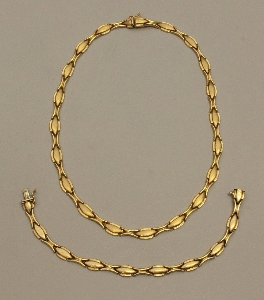 Gold Necklace and Bracelet Set (1 of 3)