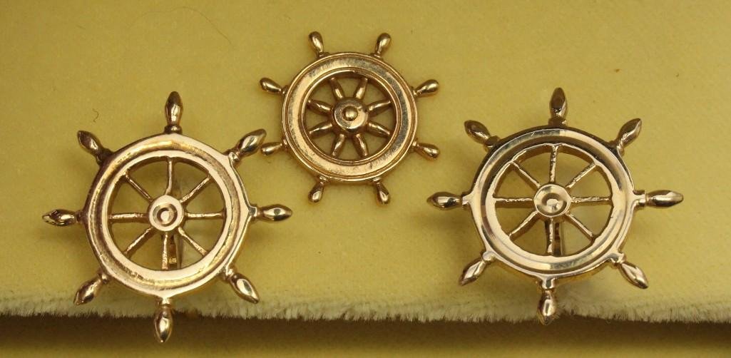 Gold Cufflinks and Tac Pin (1 of 3)