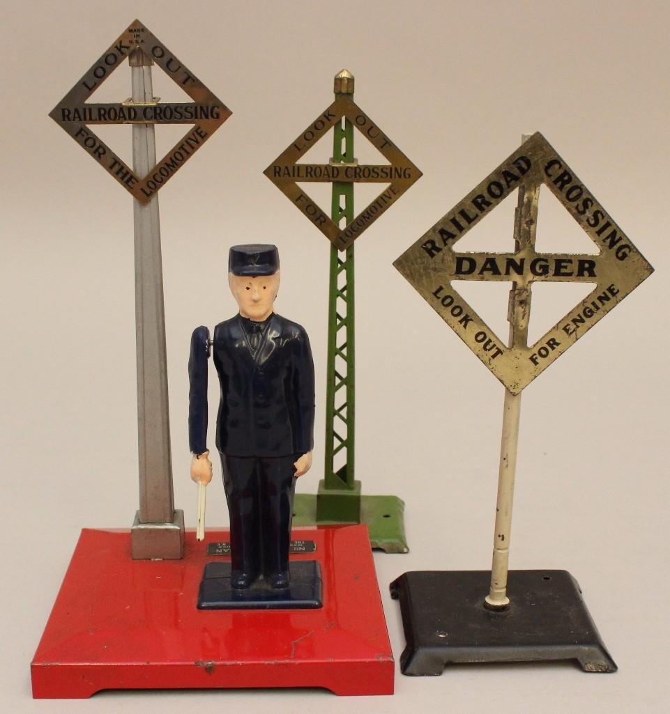 Lot of Lionel 1 Flagman and 2 Crossing Signs (1 of 6)