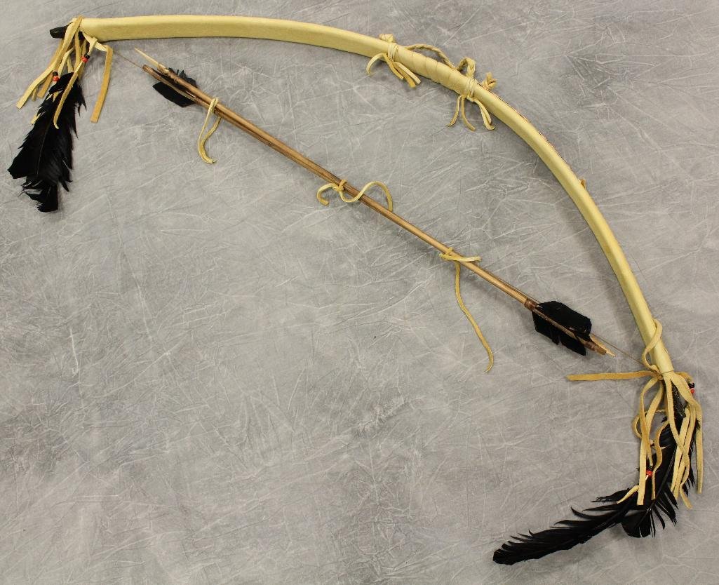 Native American Bow & Arrows: Includes 3 arrows in varying conditions.