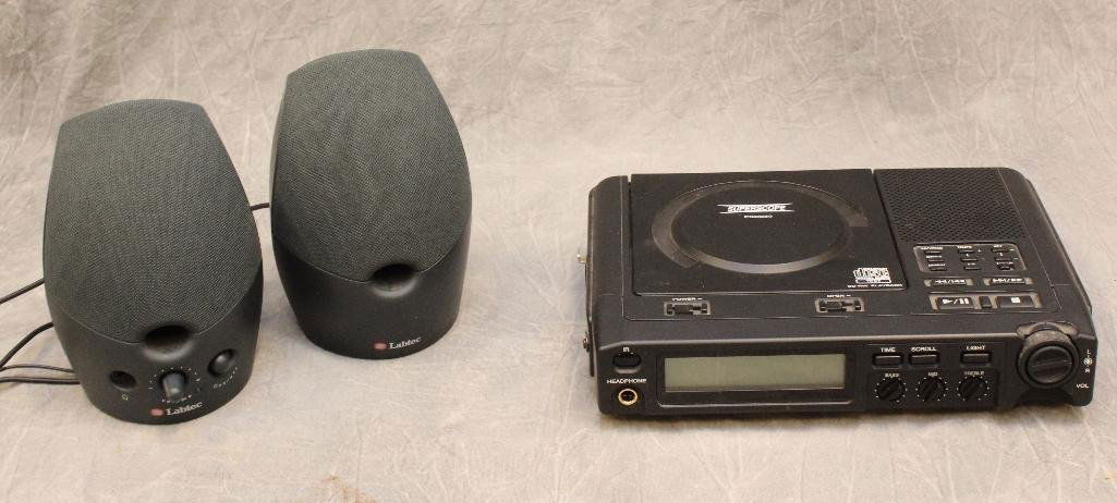 Superscope portable CD player (1 of 4)
