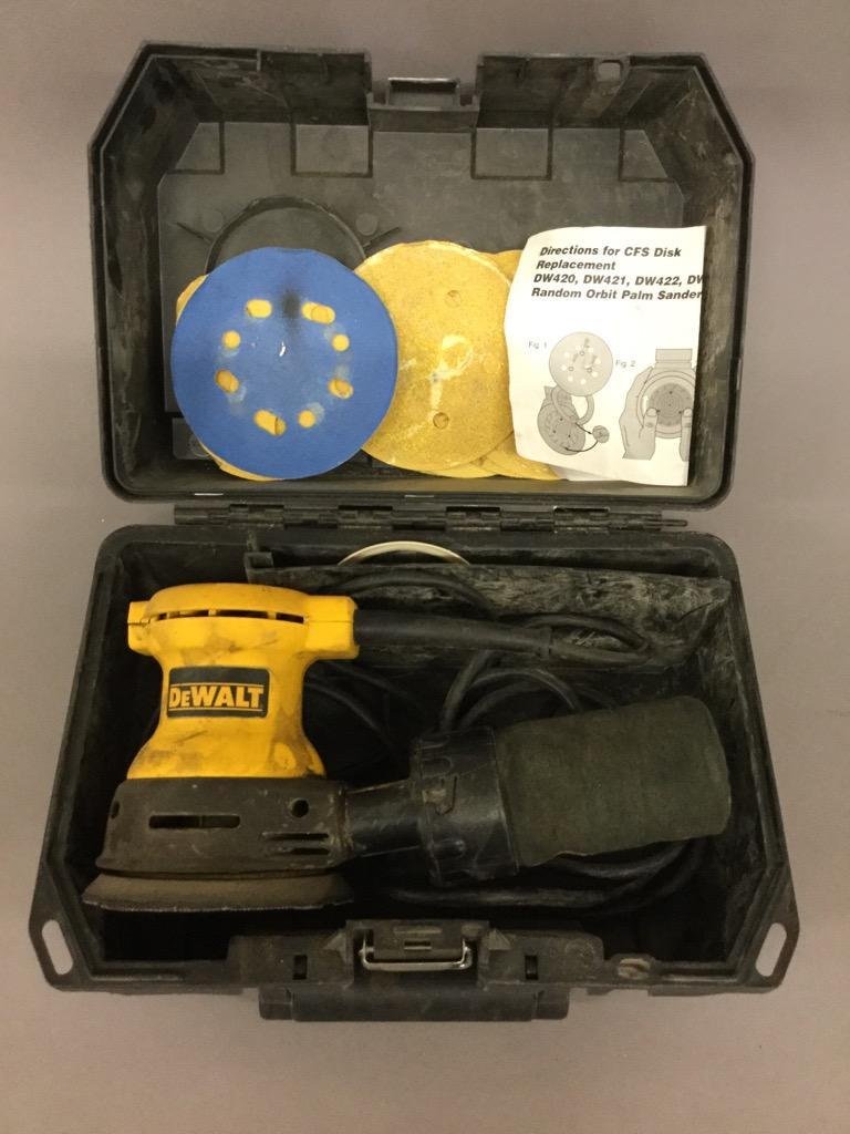 Dewalt Palm Sander (1 of 2)