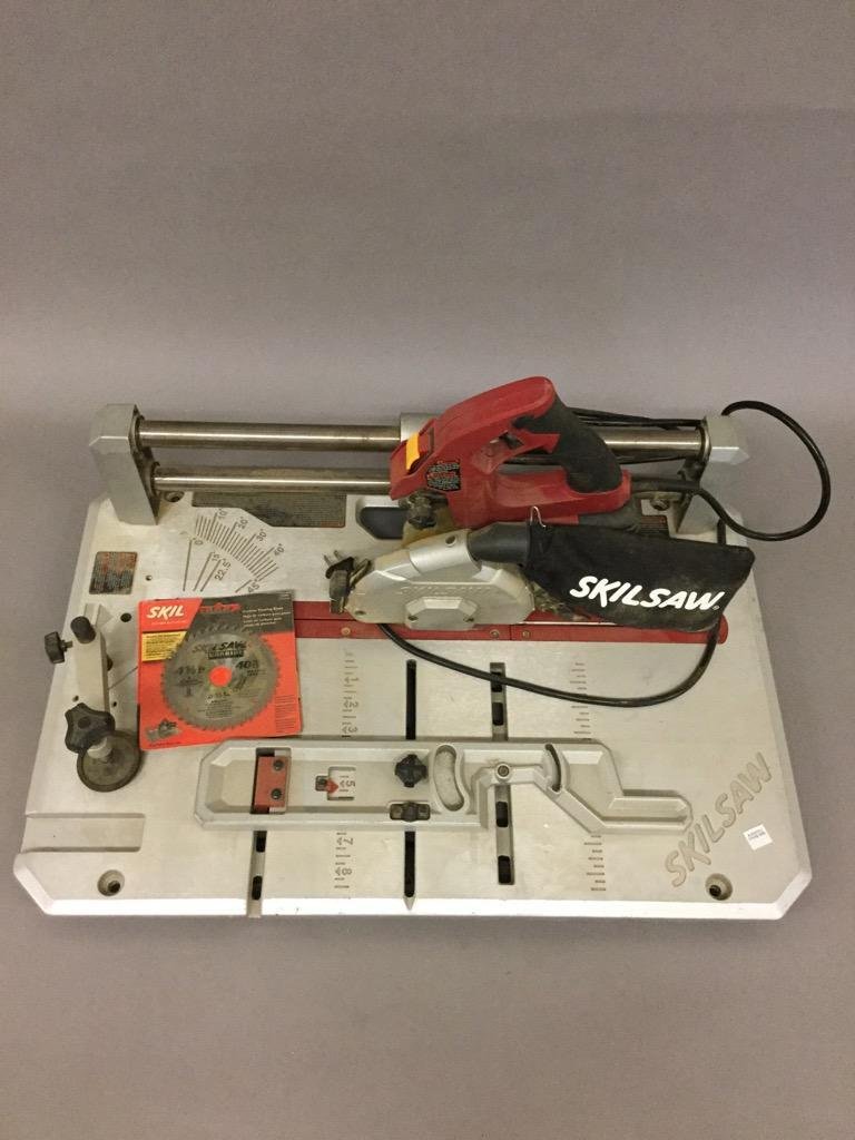 Skilsaw 4 3/8in. Flooring Saw: Model 3600. Includes 4 blades. In working condition.