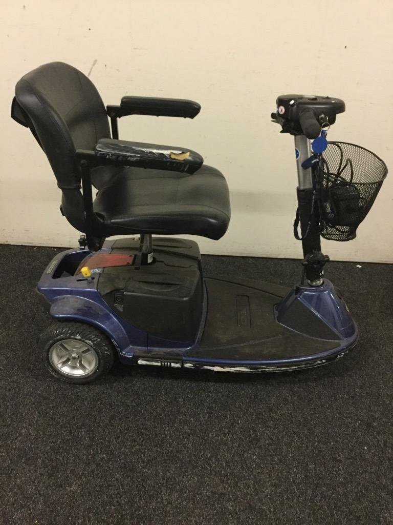 Revo Pride Mobility Products 3 Wheel Scooter Wheel-Chai (1 of 5)