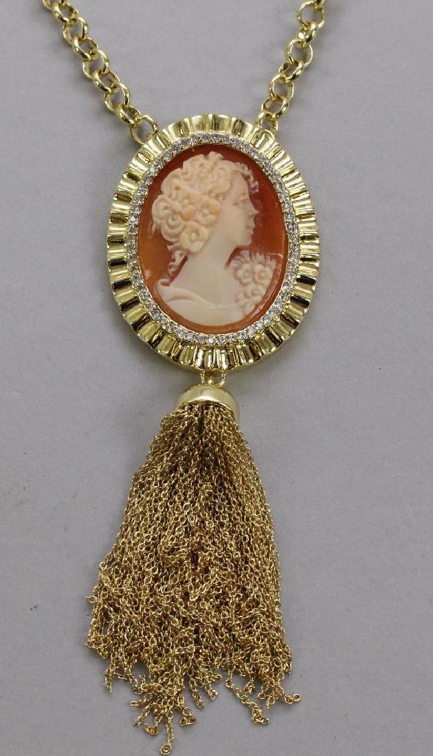 PENDANT SLIDE ON CHAIN. AMEDEO. SHELL CAMEO (1 of 1)