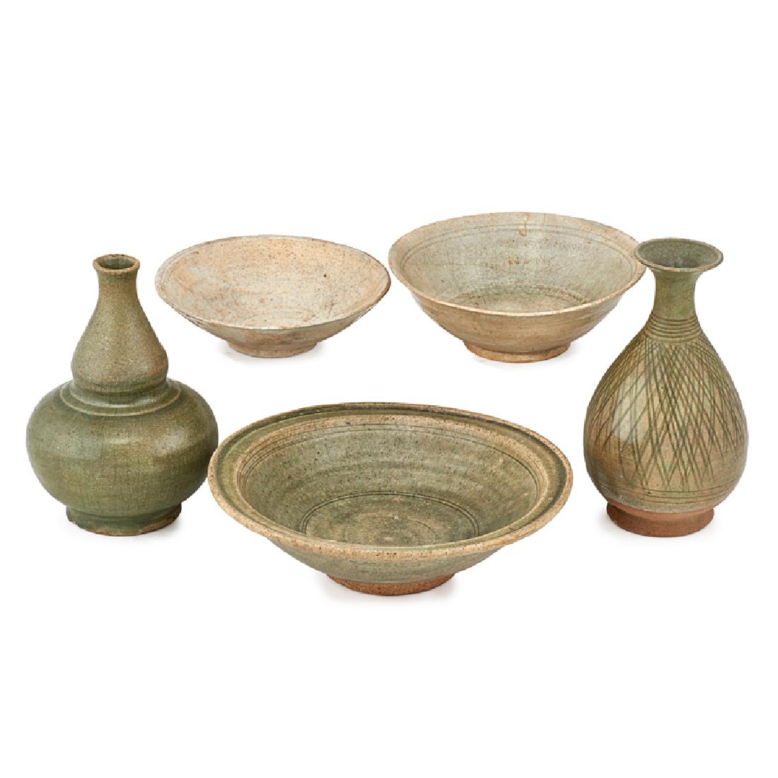 GROUP OF SOUTHEAST ASIAN POTTERY (1 of 1)
