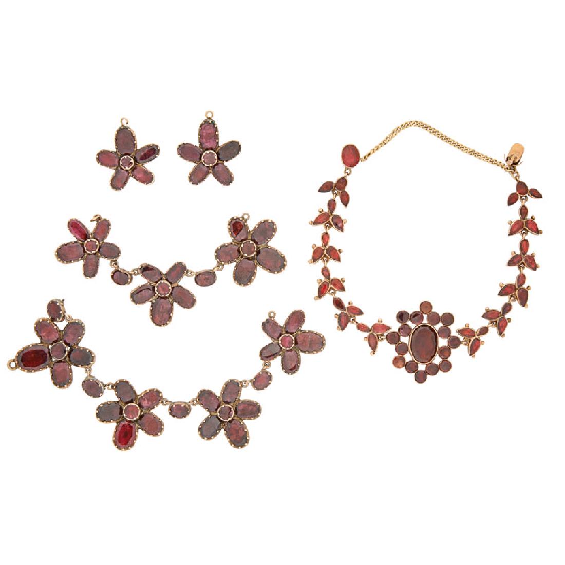VICTORIAN GARNET BRACELET & FRAGMENTS (1 of 1)