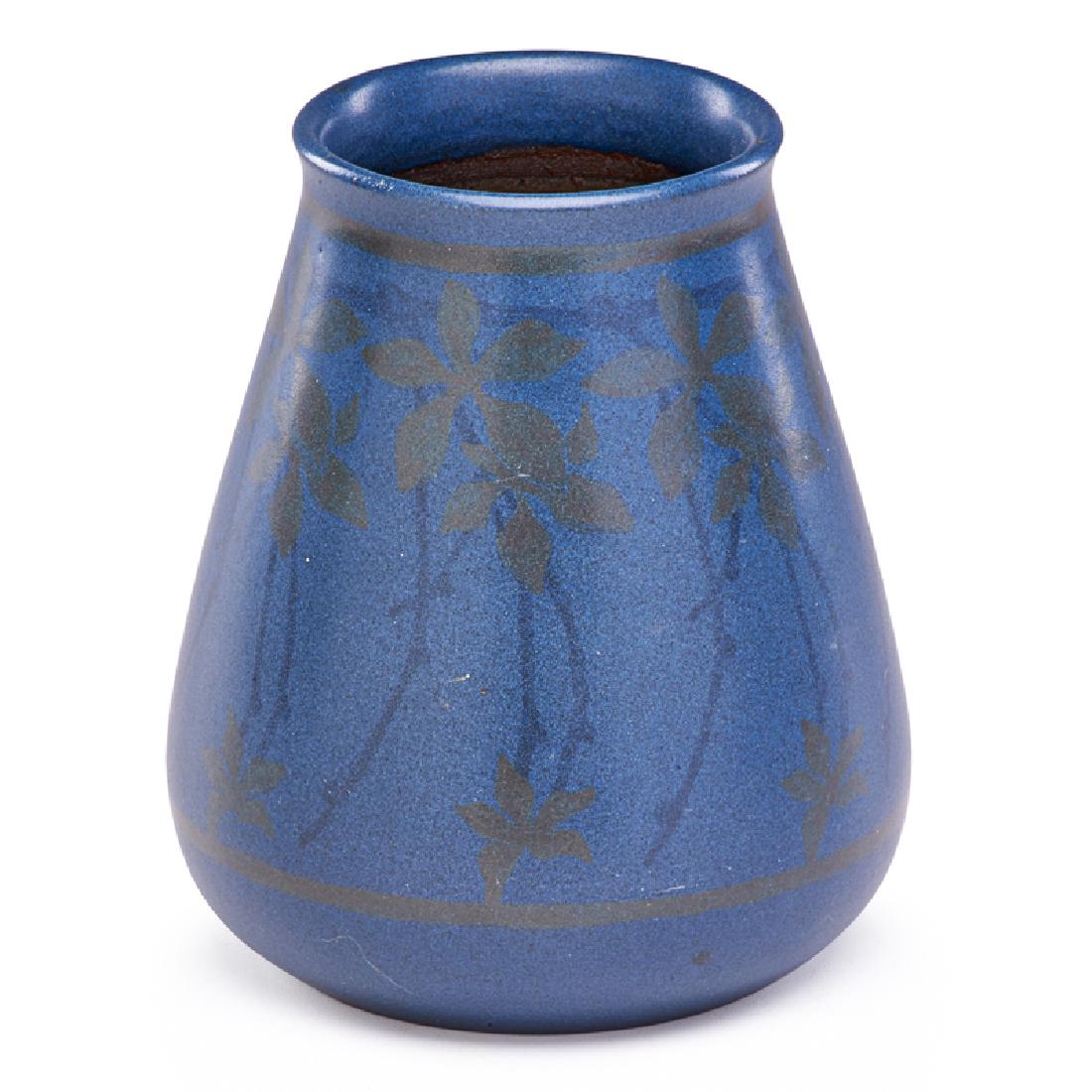 MARBLEHEAD Vase with clematis (1 of 2)