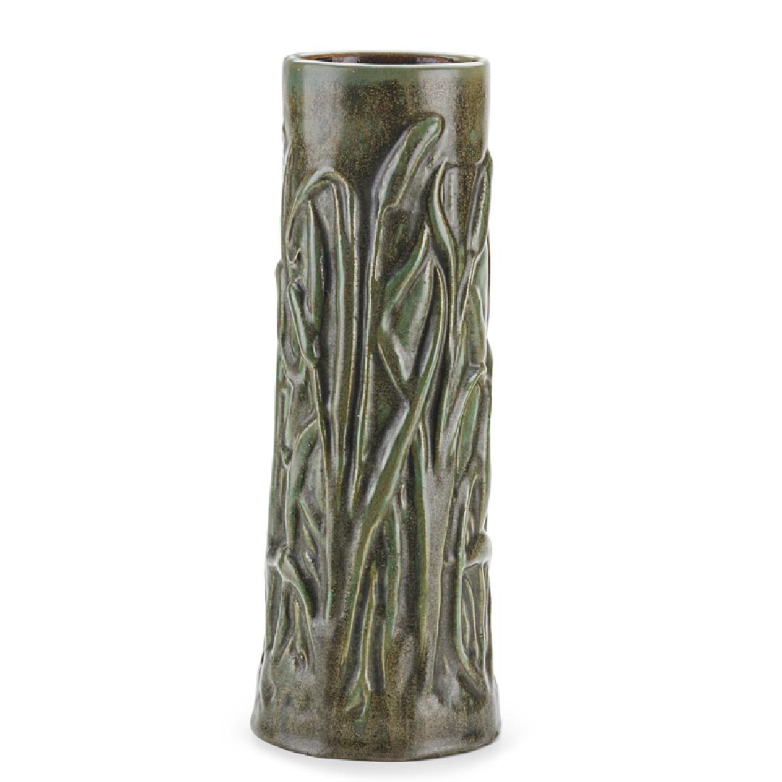 FULPER Fine and rare Cattail vase (1 of 3)