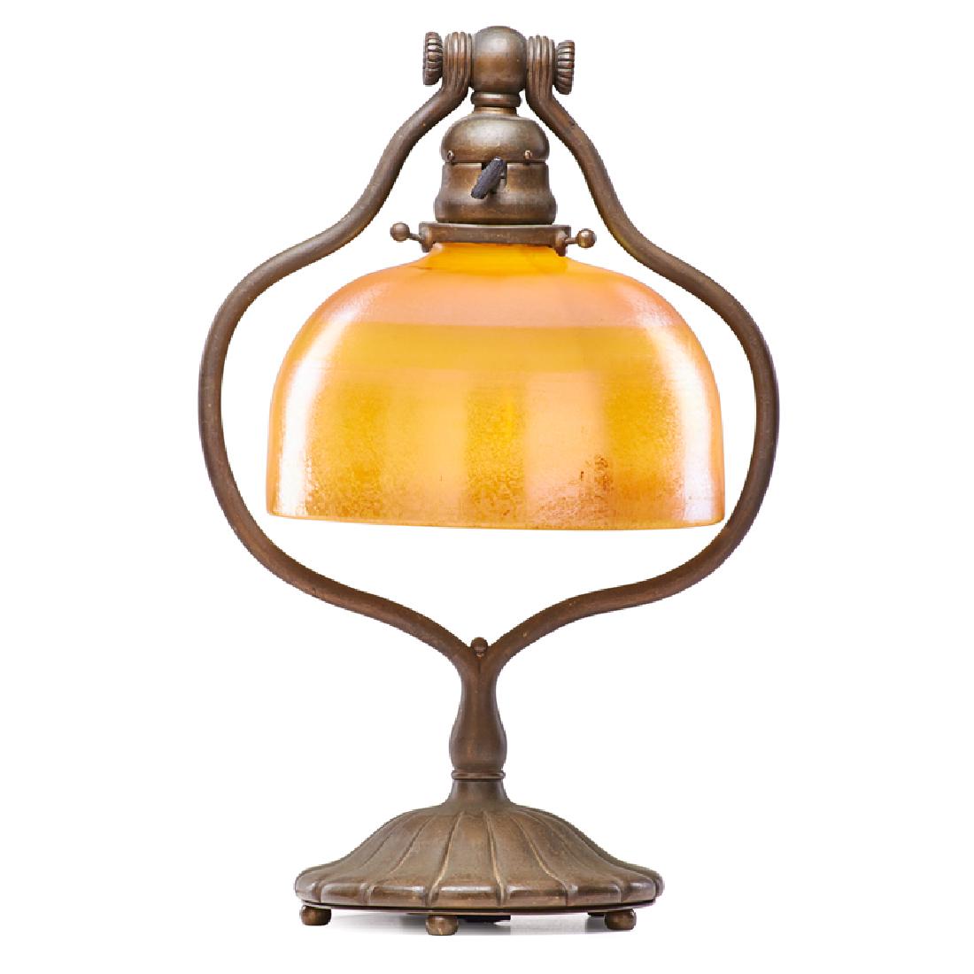 TIFFANY STUDIOS Desk lamp, gold Favrile shade (1 of 2)