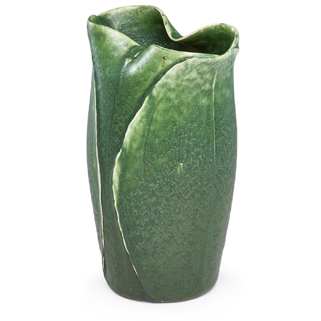 GRUEBY Lobed vase (1 of 3)