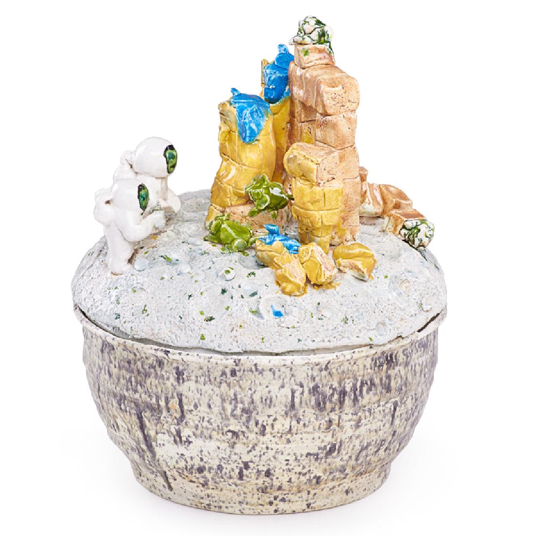 DAVID GILHOOLY Lidded frog vessel (1 of 4)