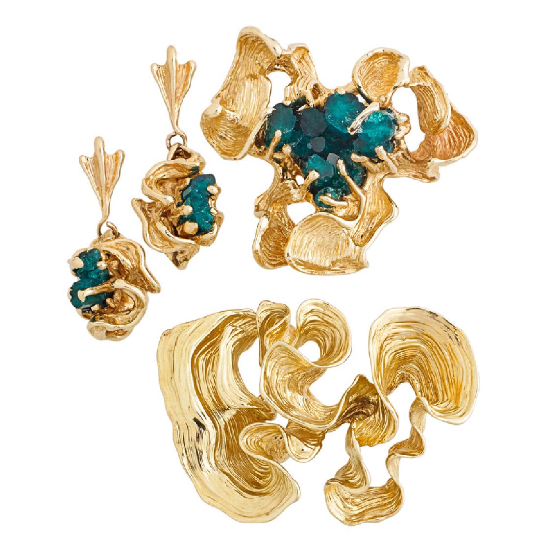 MODERNIST EMERALD OR YELLOW GOLD JEWELRY: Comprising a brooch and drop earrings suite with rough emerald clusters; A similar brooch. 14k. 1 1/4" x 1 1/2", 1", 1 1/2" x 2". 39.4 dwt.